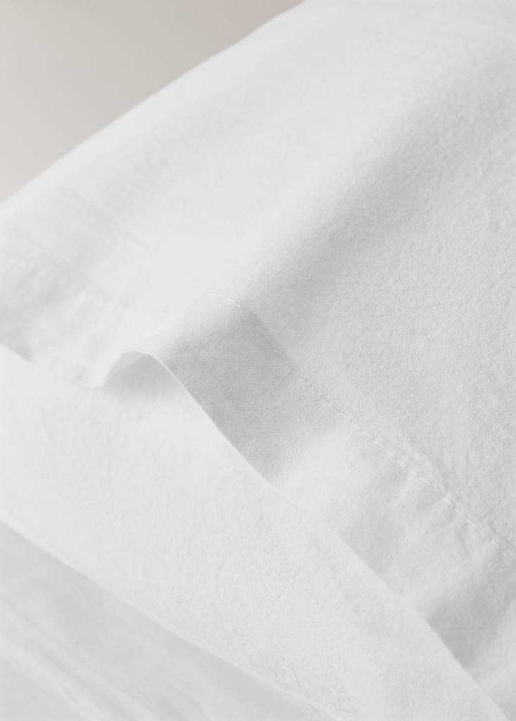 Washed cotton children’s pillowcase with lace ruffle 30x50 cm — White