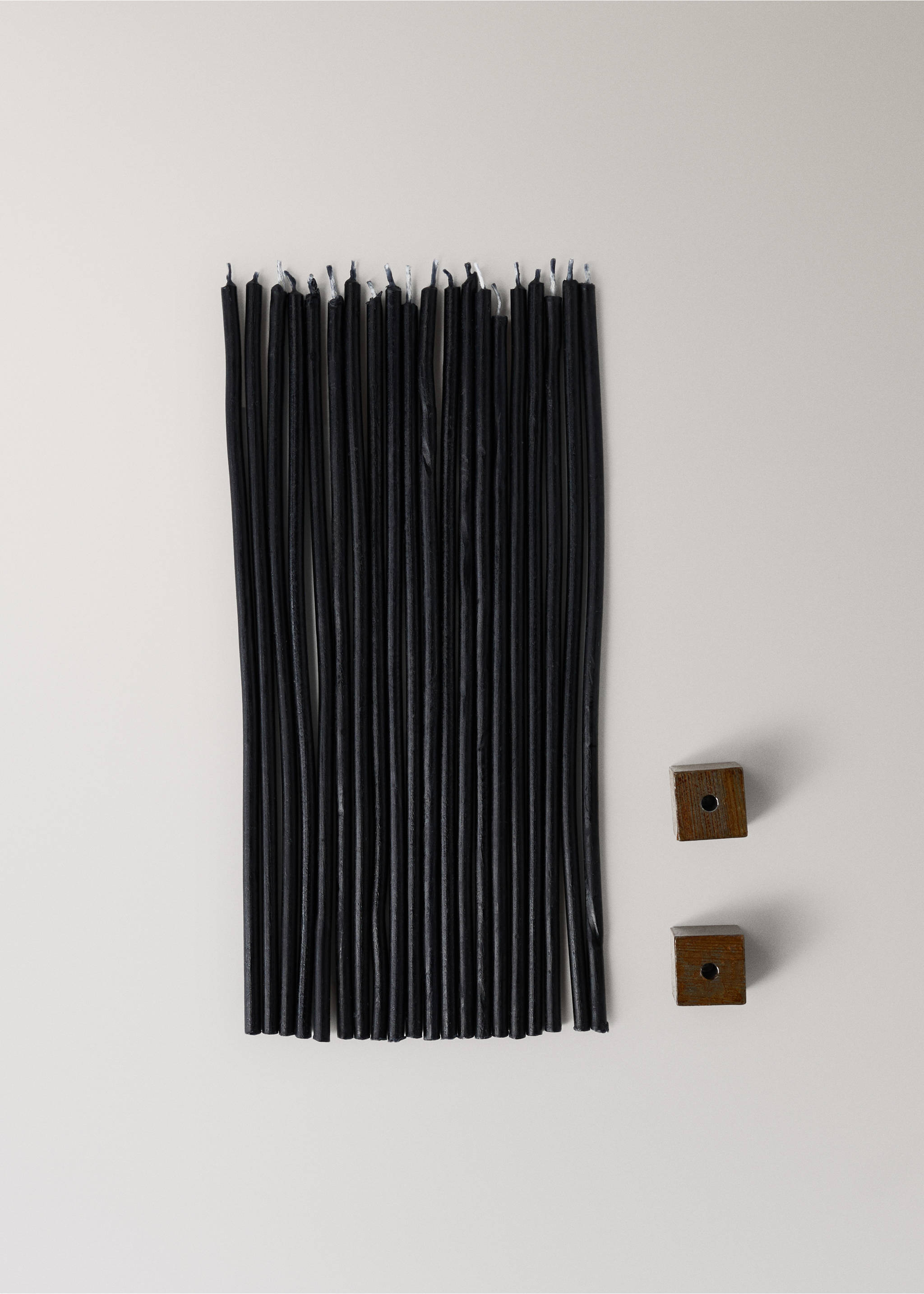 Set of 20 decorative elongated candles with base detail - Details of the article 1, Black. Ref: 37114476-00.
