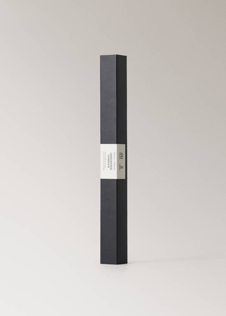 Set of 20 decorative elongated candles with base detail — Black
