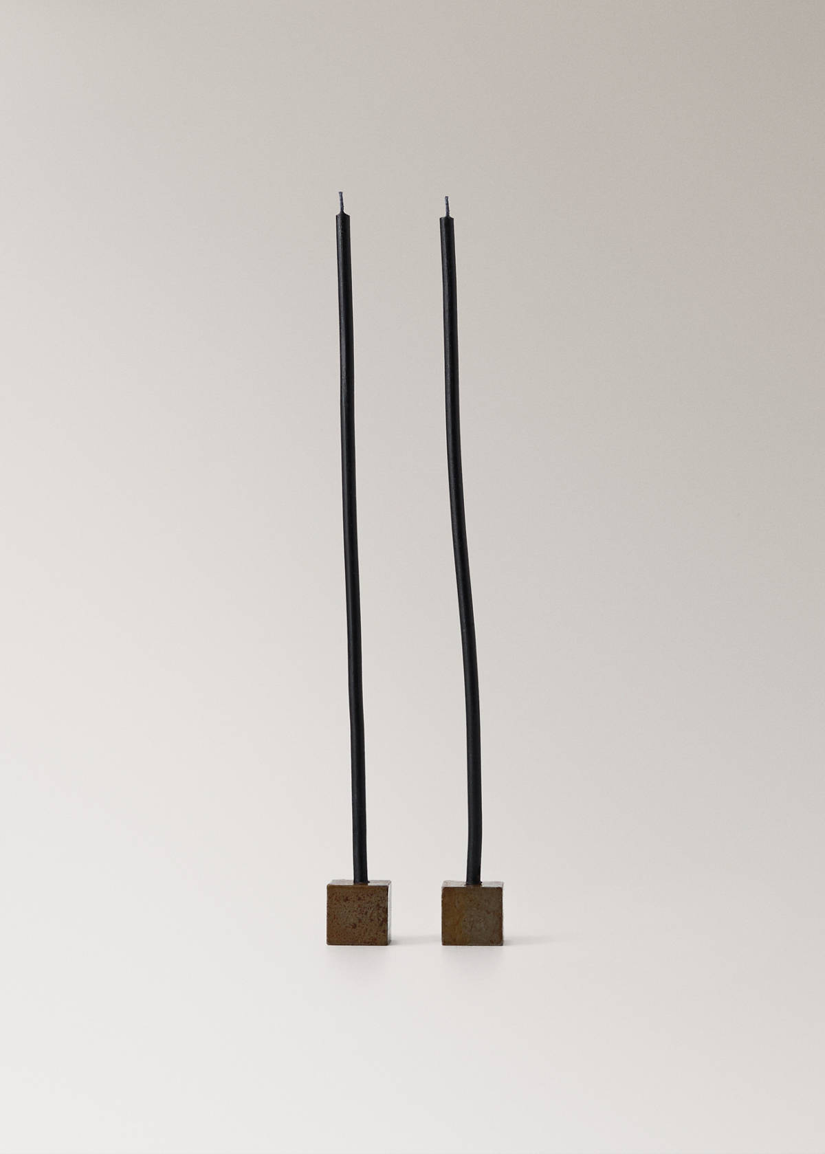 Set of 20 decorative elongated candles with base detail — Black
