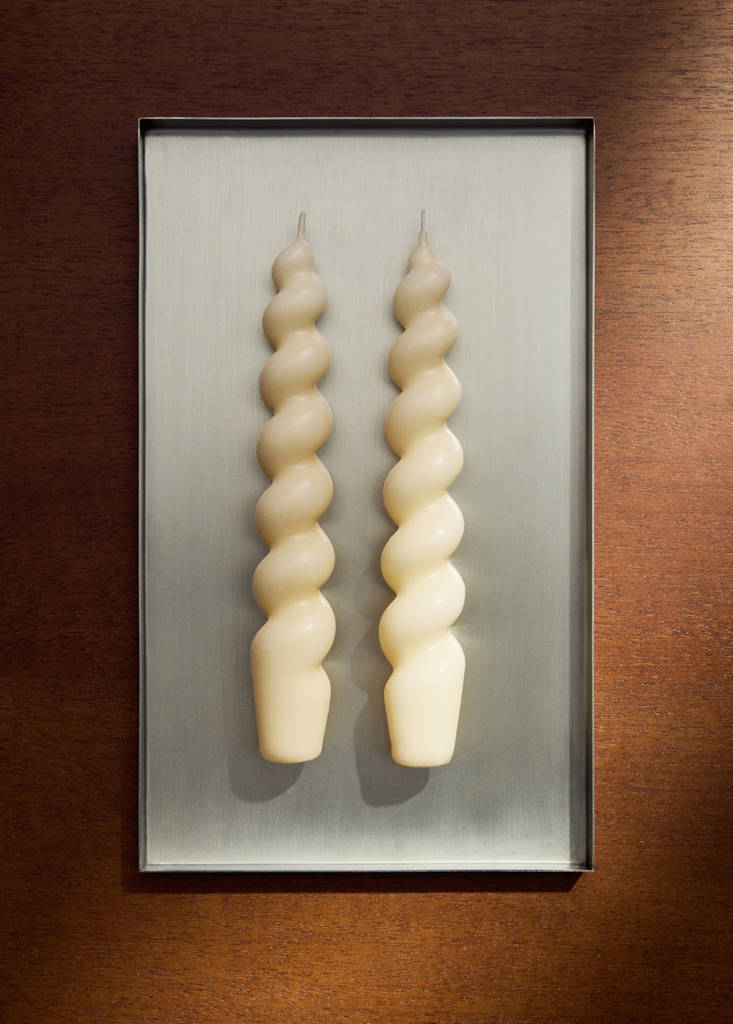 Medium decorative candles with spiral design — Off White