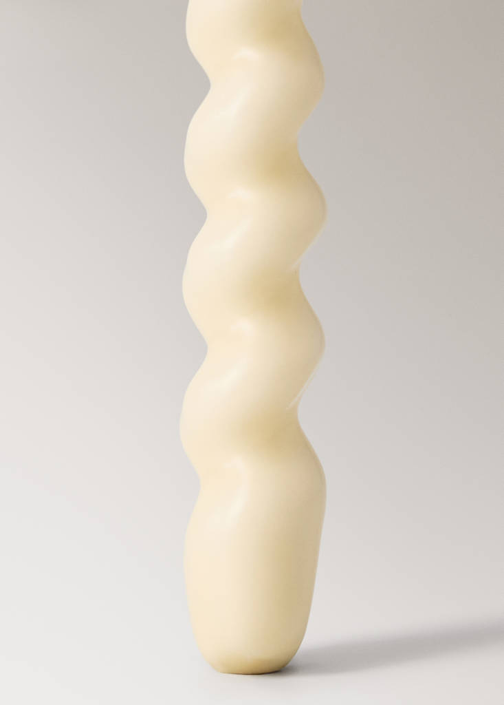 Medium decorative candles with spiral design — Off White