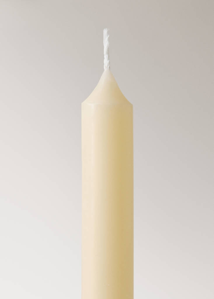 Long decorative candles — Ecru