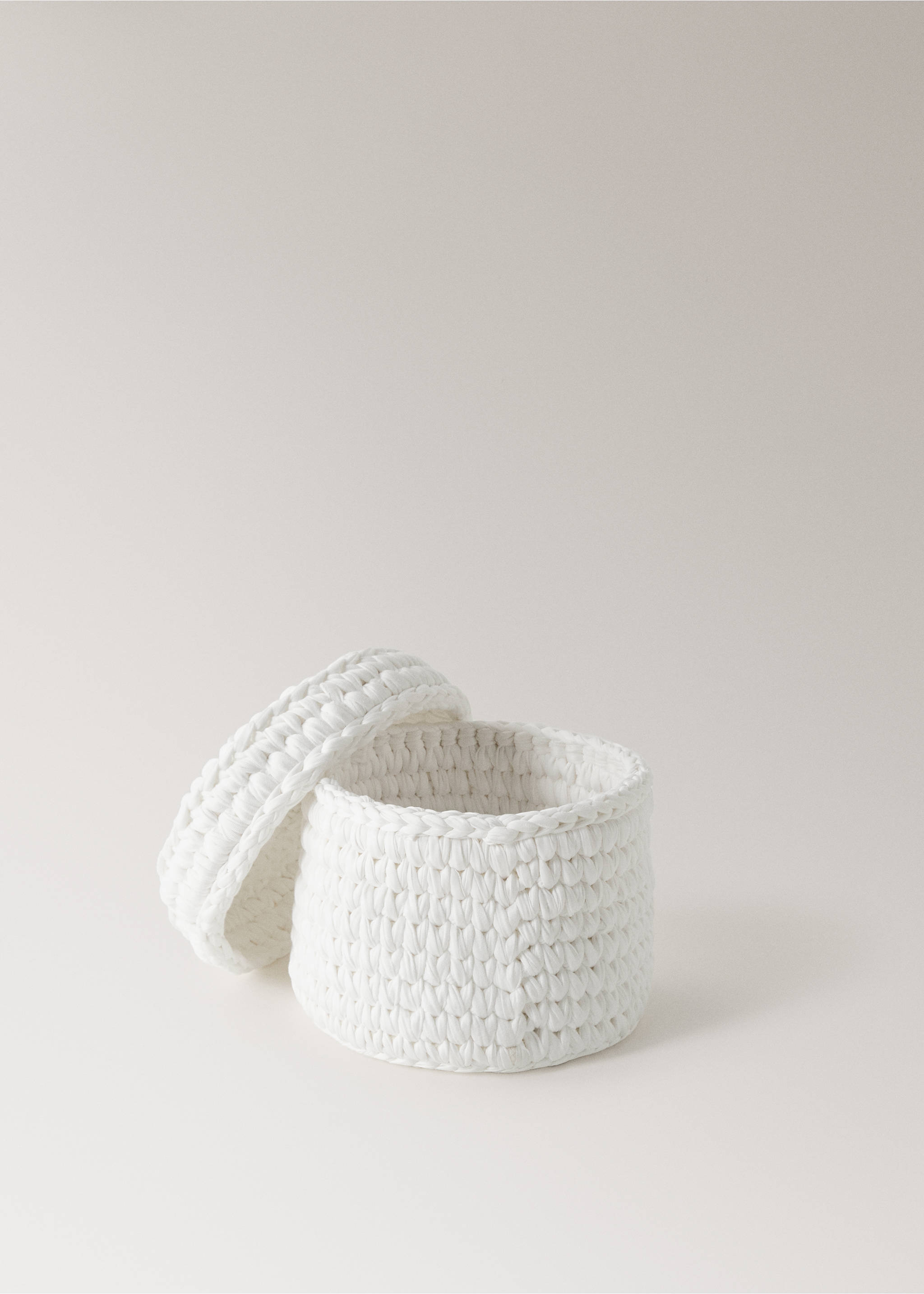 Medium round basket with lid - Details of the article 1, White. Ref: 37114805-00.