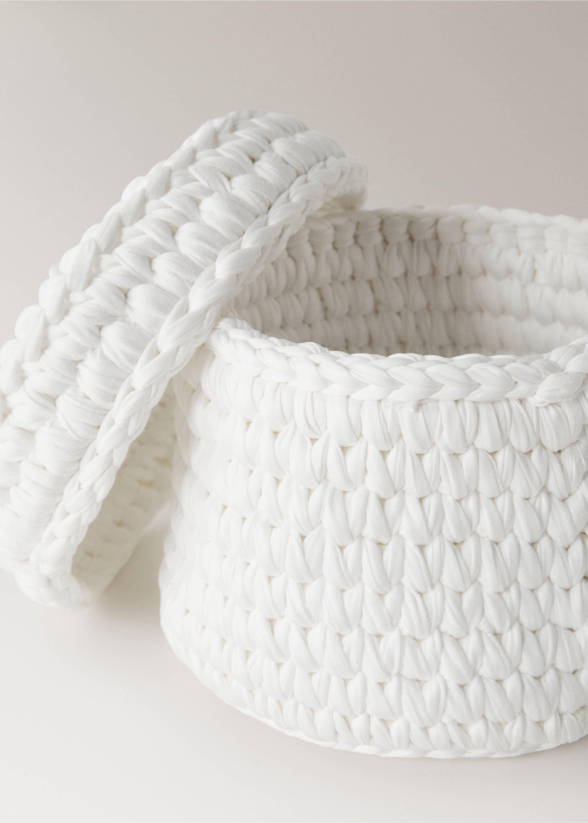 Medium round basket with lid - Details of the article 2, White. Ref: 37114805-00.