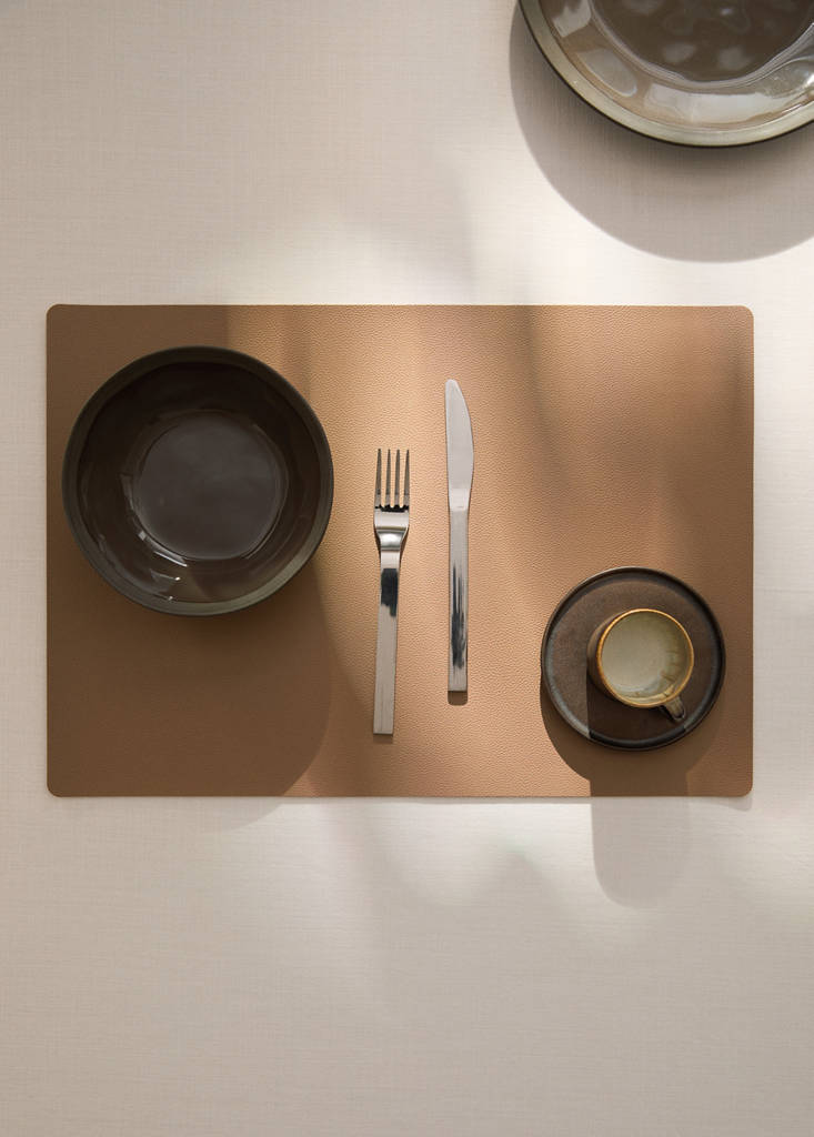 Rectangular faux leather table mat — Beige