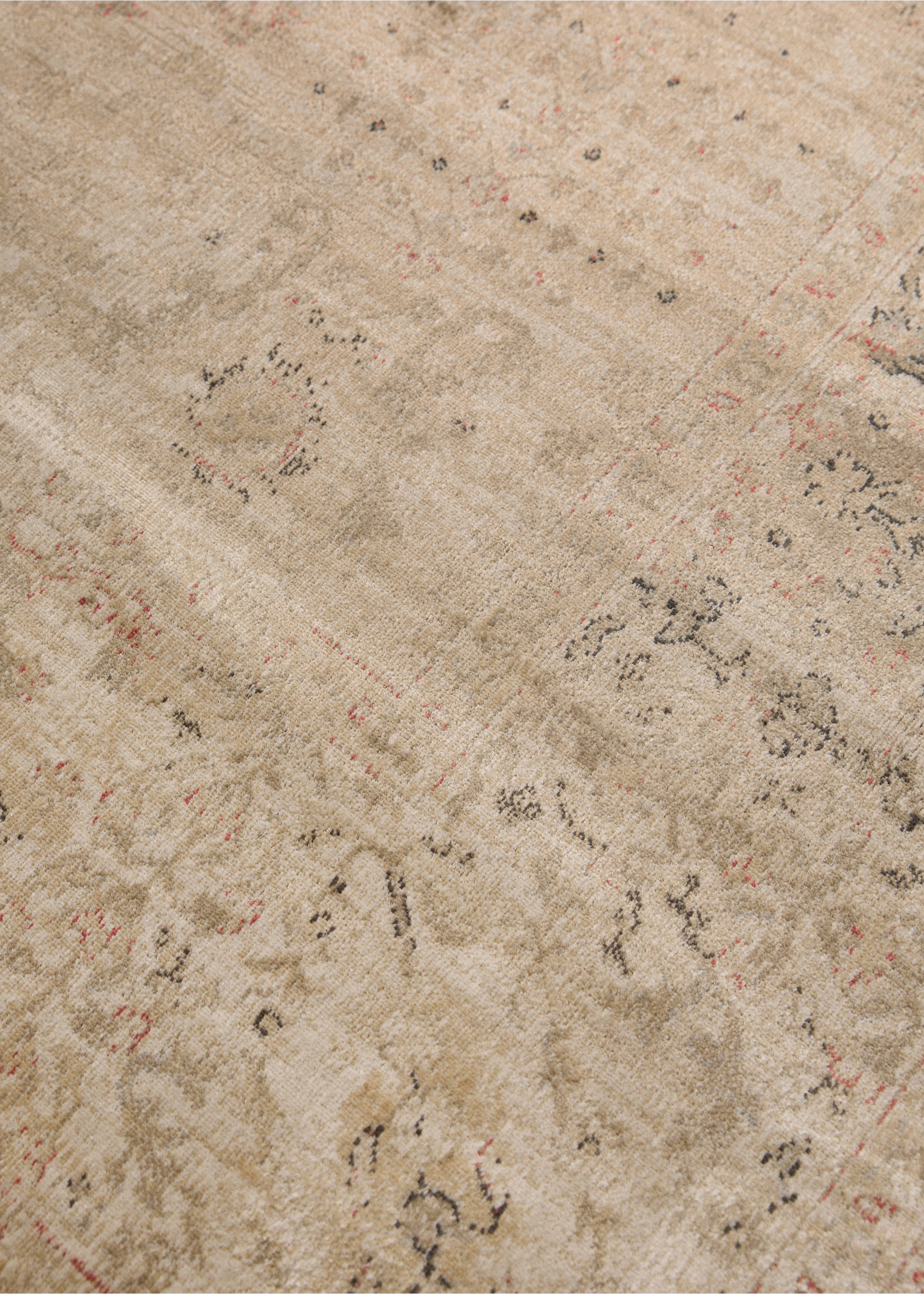 Large vintage-effect carpet - Details of the article 2, Ecru. Ref: 37127819-00.