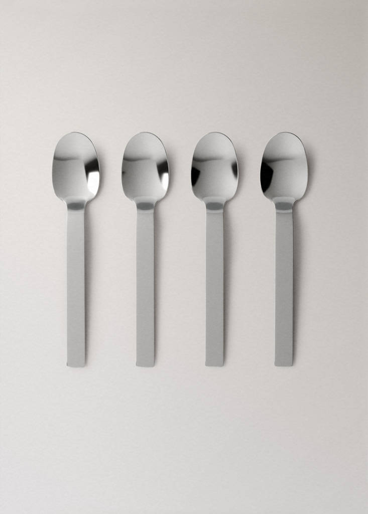Set of 4 stainless steel dessert spoons — Grey