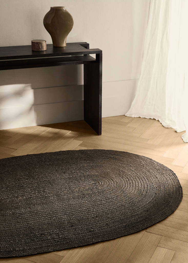 Medium oval 100% jute rug — Brown