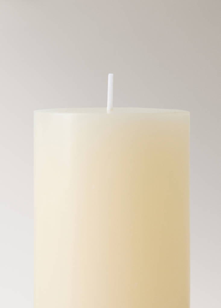 Small cylindrical decorative candle — Off White