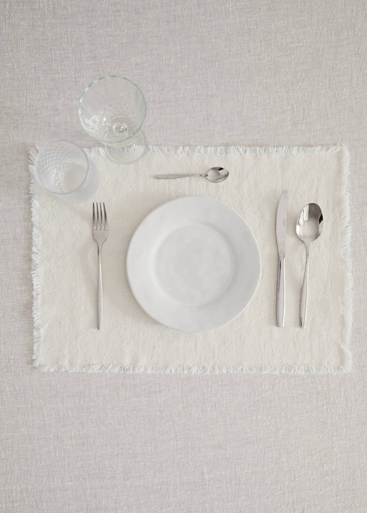Linen placemat with tassels — White