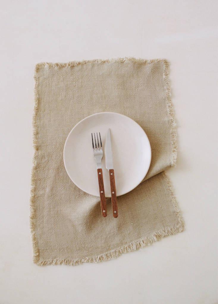 Linen placemat with tassels — Light/Pastel Brown
