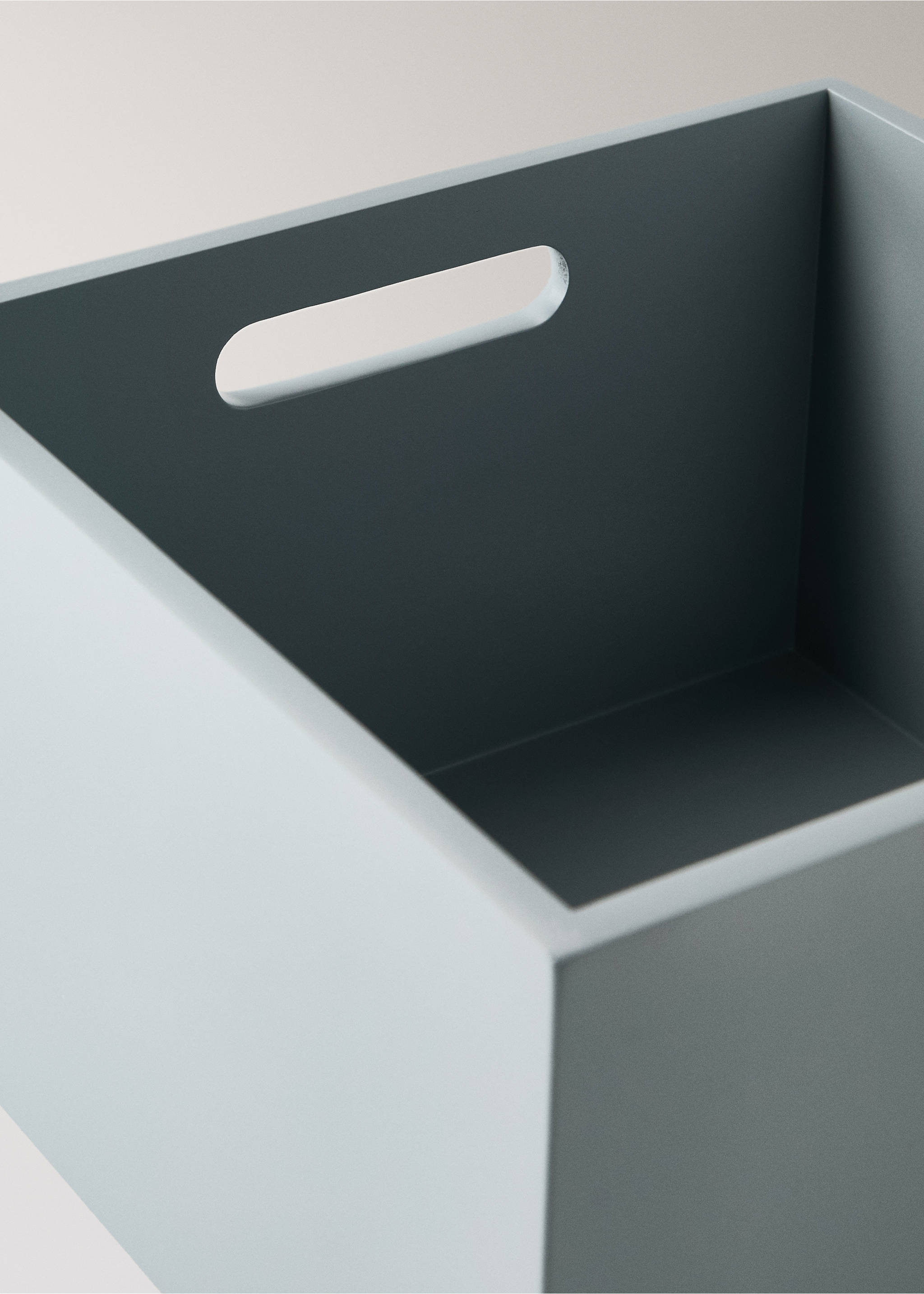 Medium coloured children’s box - Details of the article 2, Blue. Ref: 37134803-00.