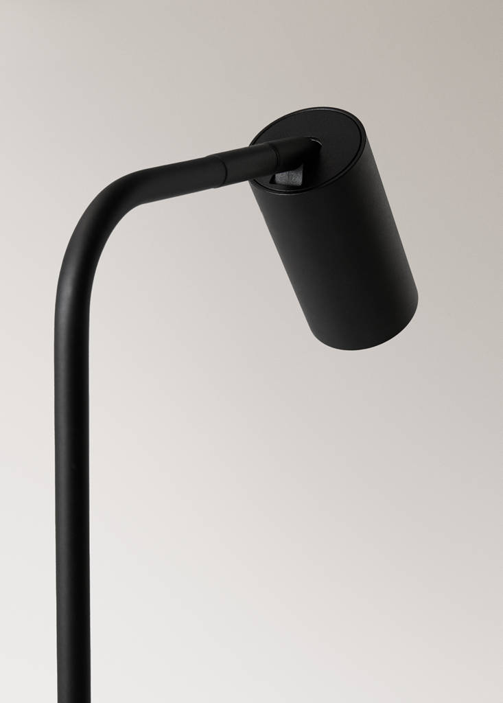 Metal table lamp with spotlight — Black