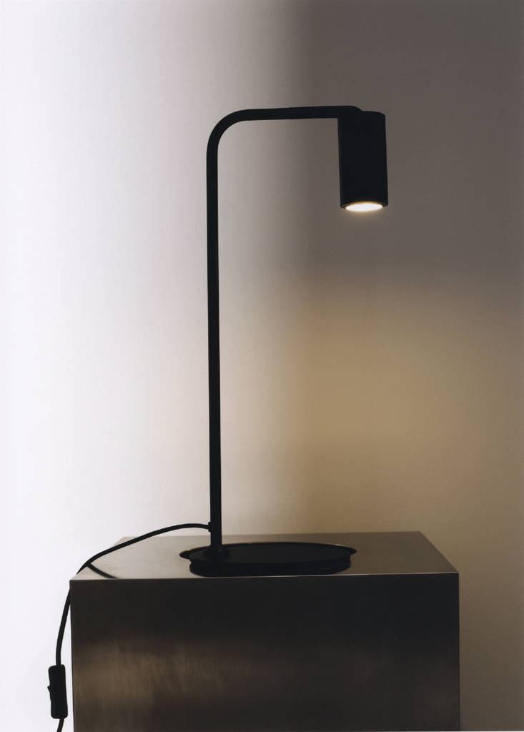 Metal table lamp with spotlight — Black