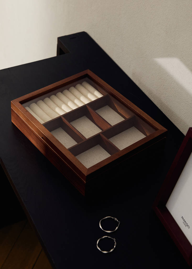 Large wooden jewellery box — Brown