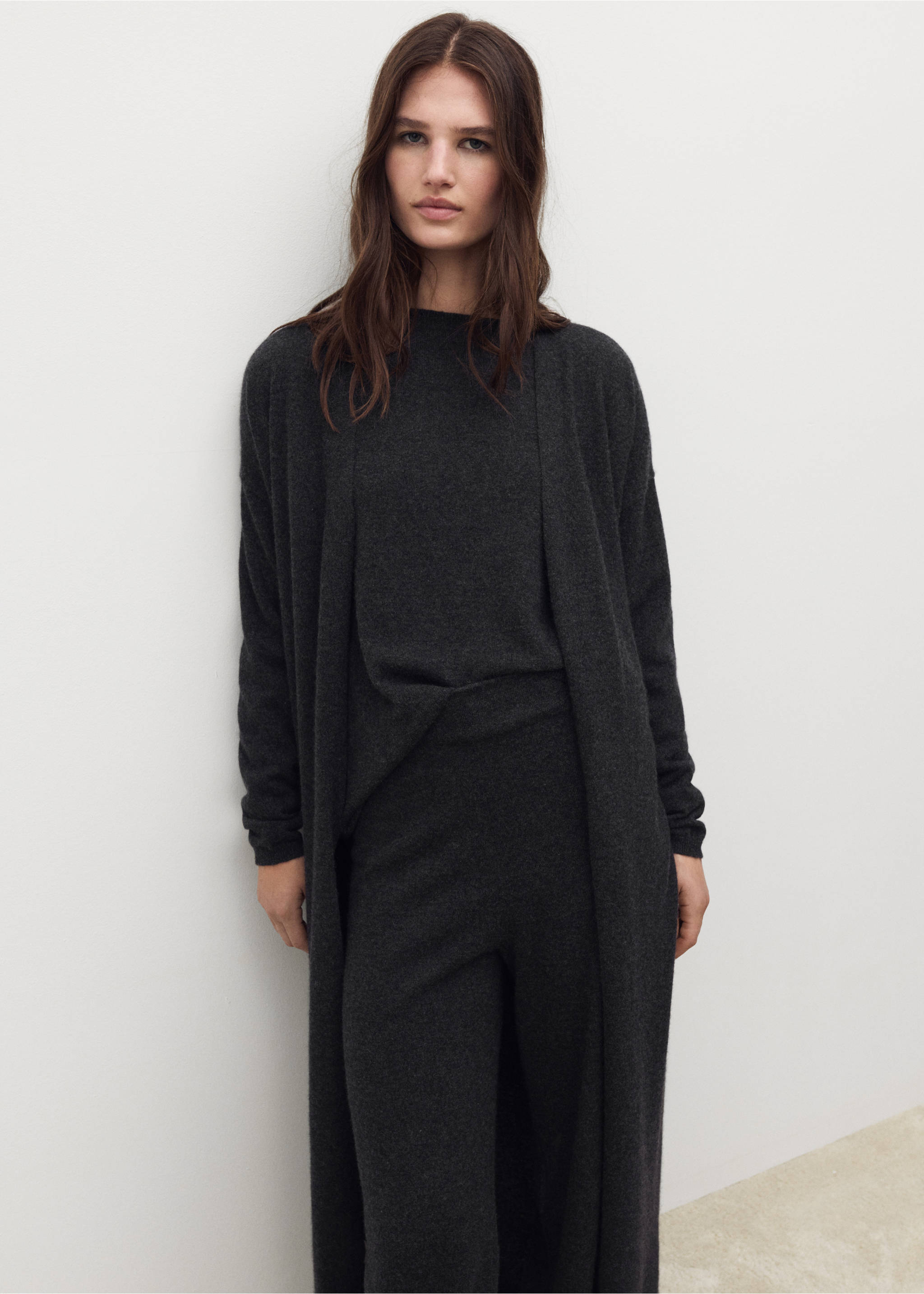Cardigan 100 % cachemire coupe longue - Plan moyen, Gris anthracite. Ref: 37143328-00.