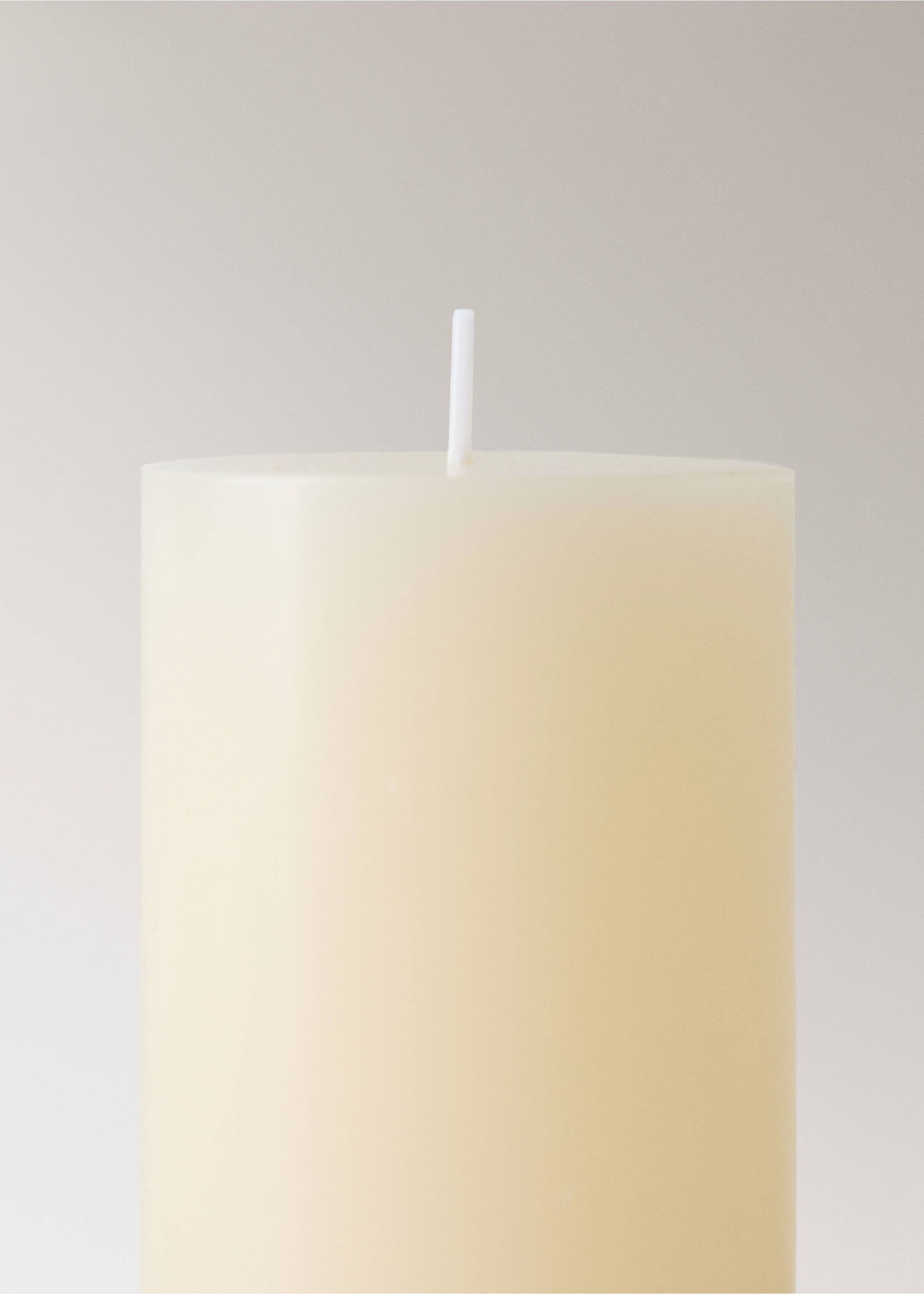 Medium cylindrical decorative candle - Details of the article 1, Off White. Ref: 37143332-00.