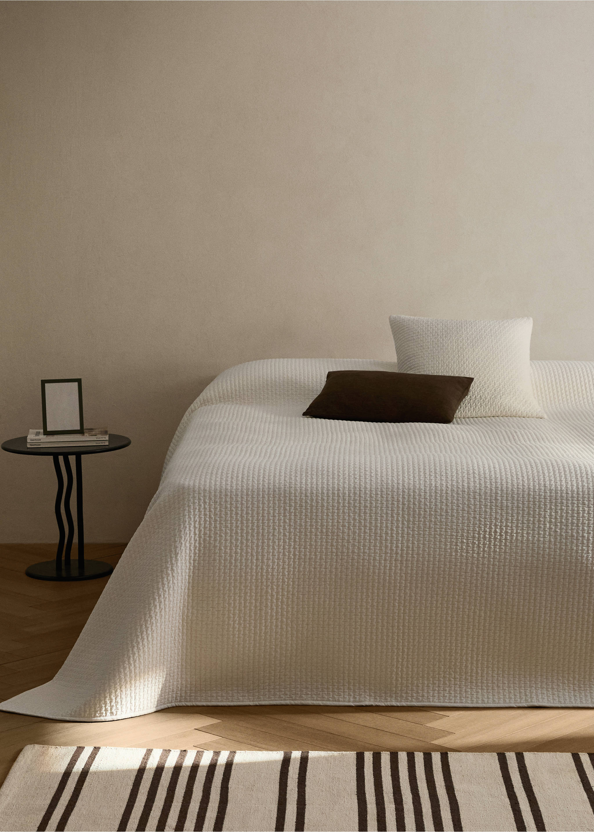 Satin bedspread for 130/150 cm bed - General plane, Ecru. Ref: 37143809-00.