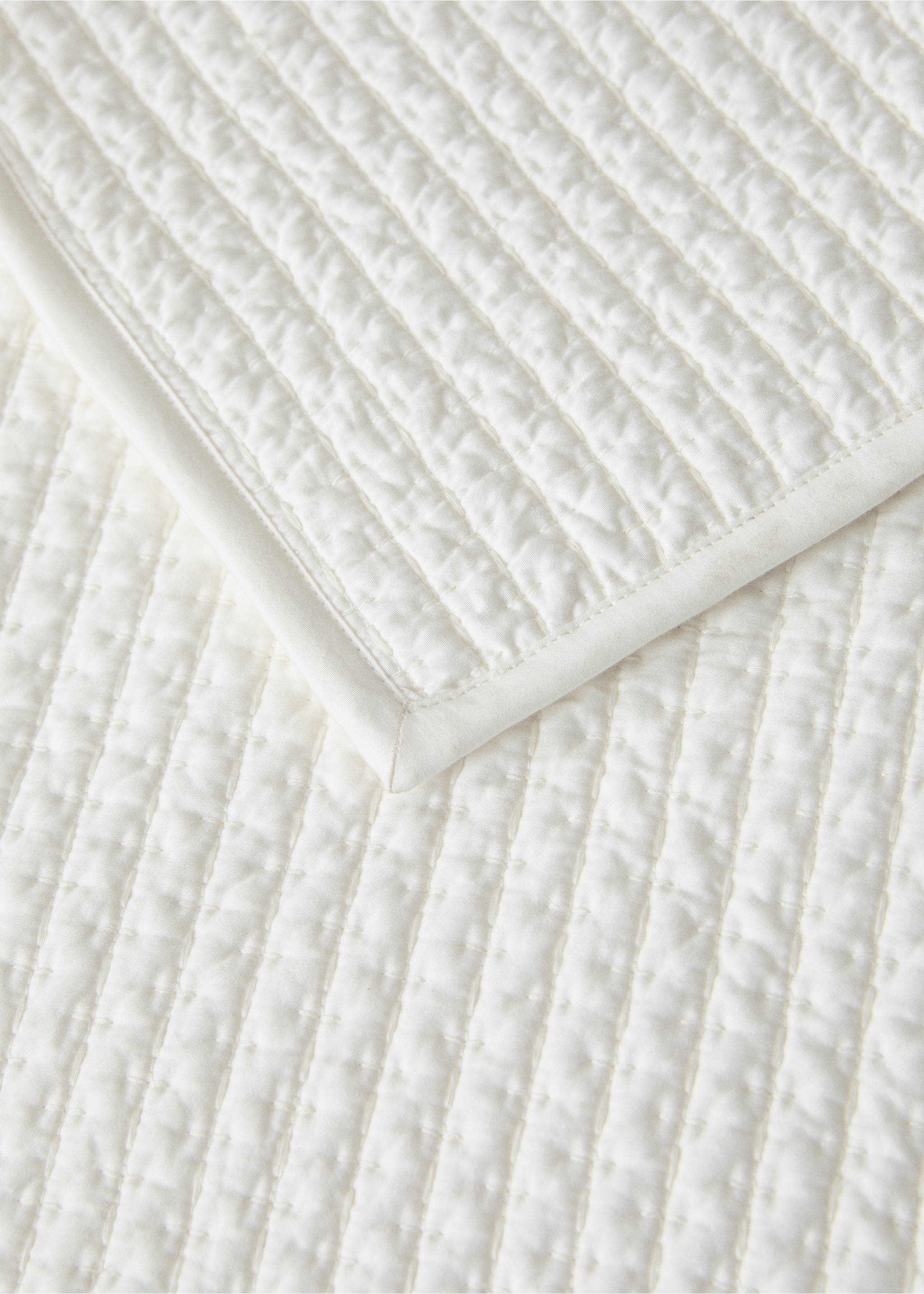 Satin bedspread for 130/150 cm bed - Details of the article 1, Ecru. Ref: 37143809-00.