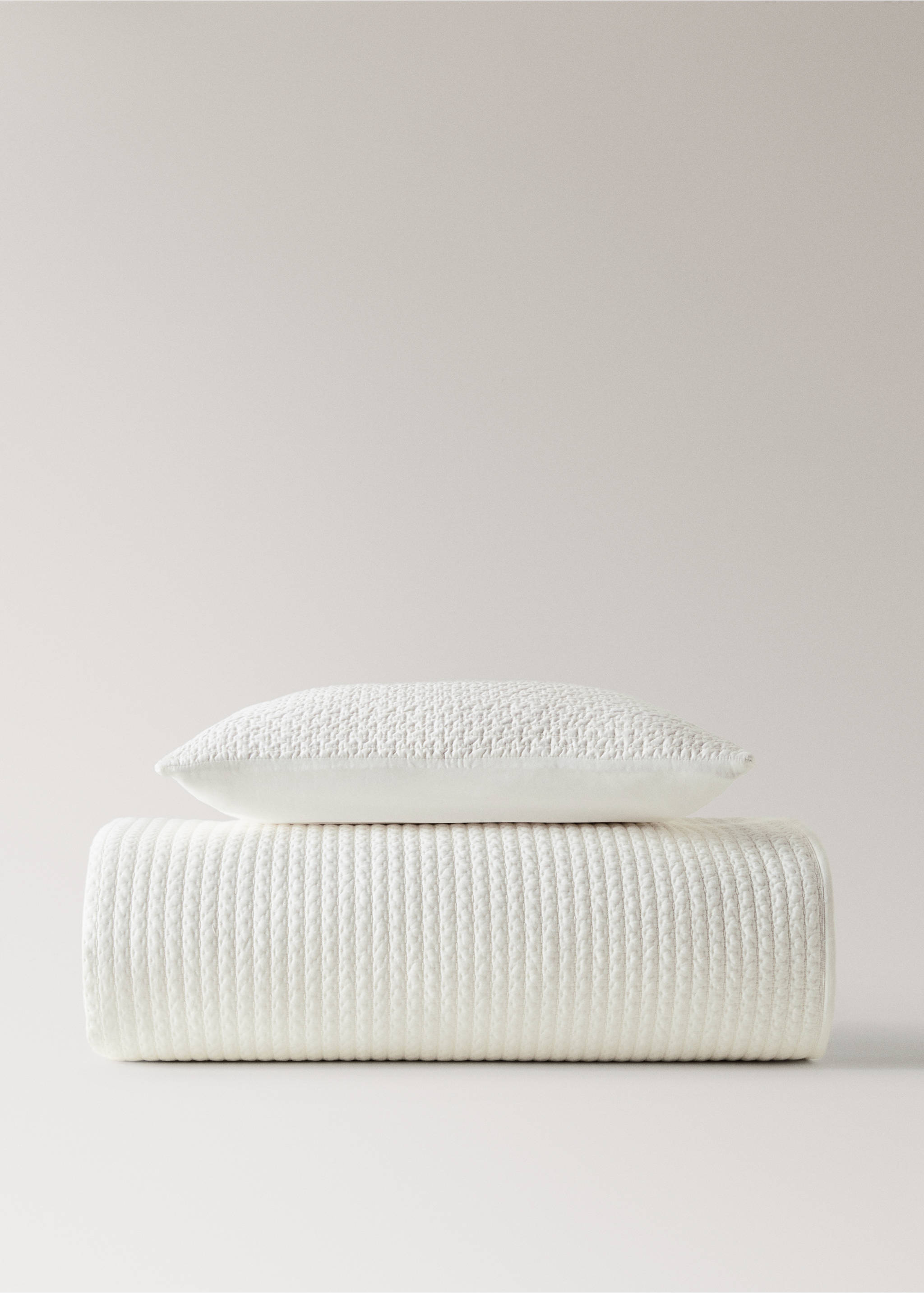 Satin bedspread for 130/150 cm bed - Details of the article 3, Ecru. Ref: 37143809-00.