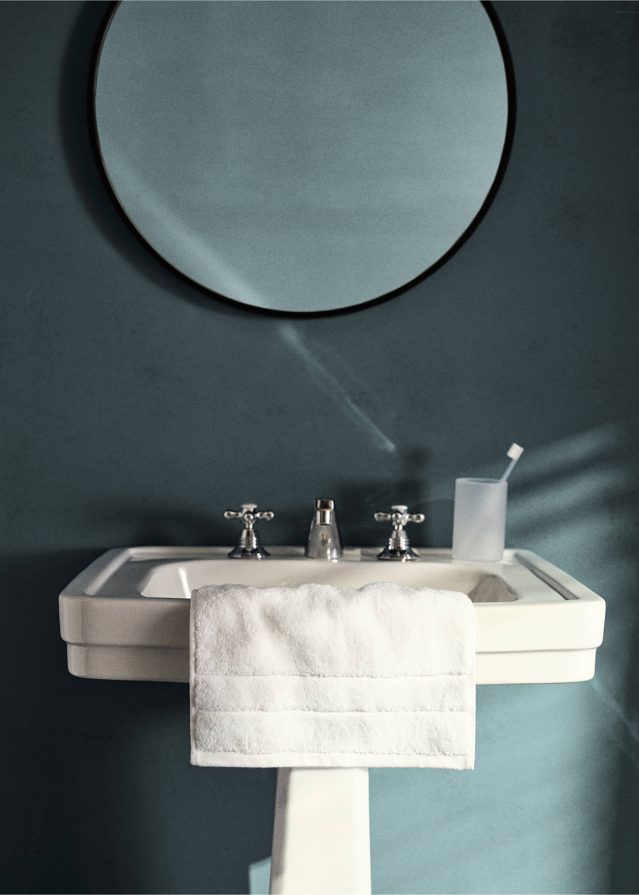 100% cotton hand towel - Details of the article 6, White. Ref: 37144804-00.