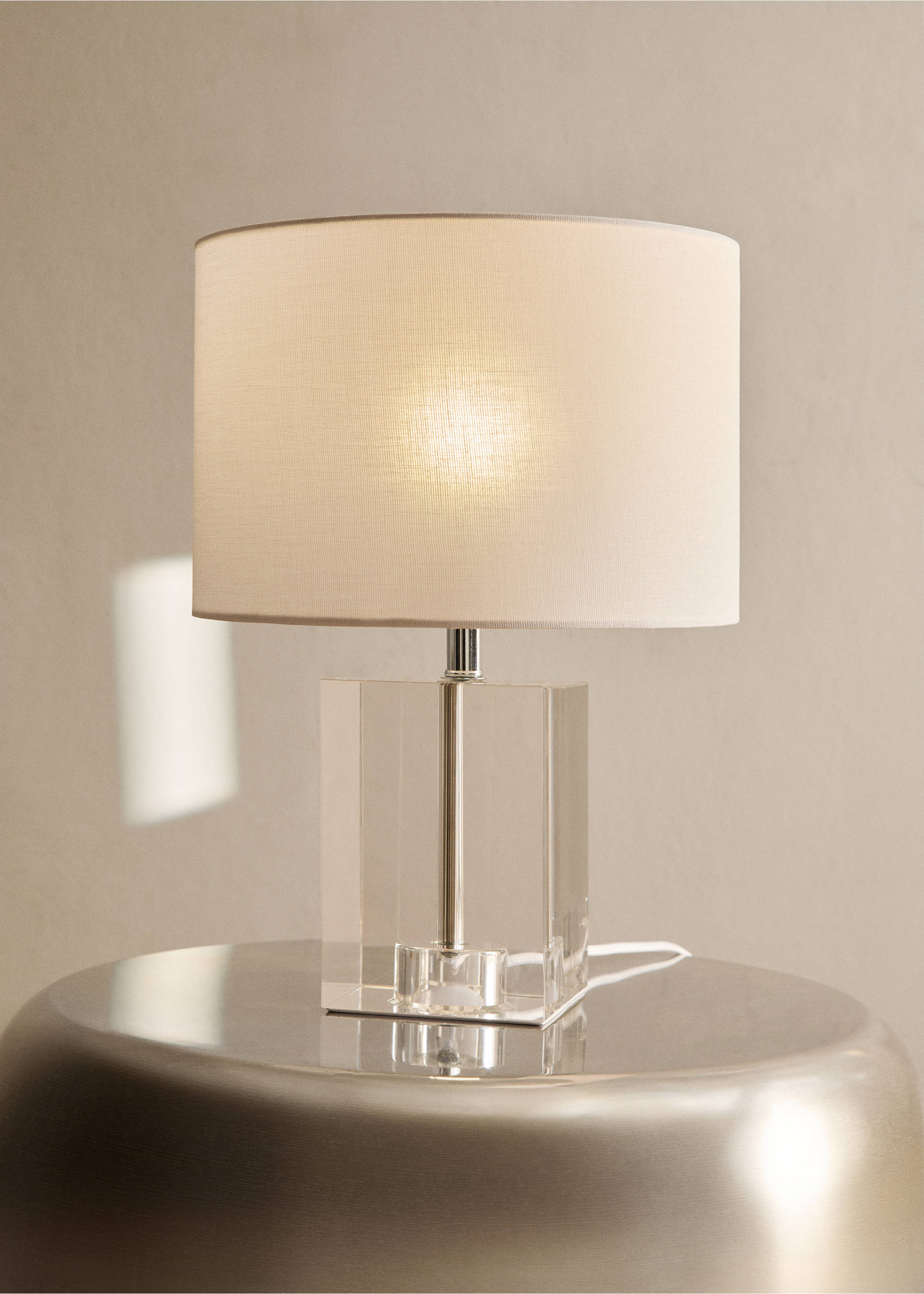 Table lamp with glass base - General plane, Black. Ref: 37146748-00.