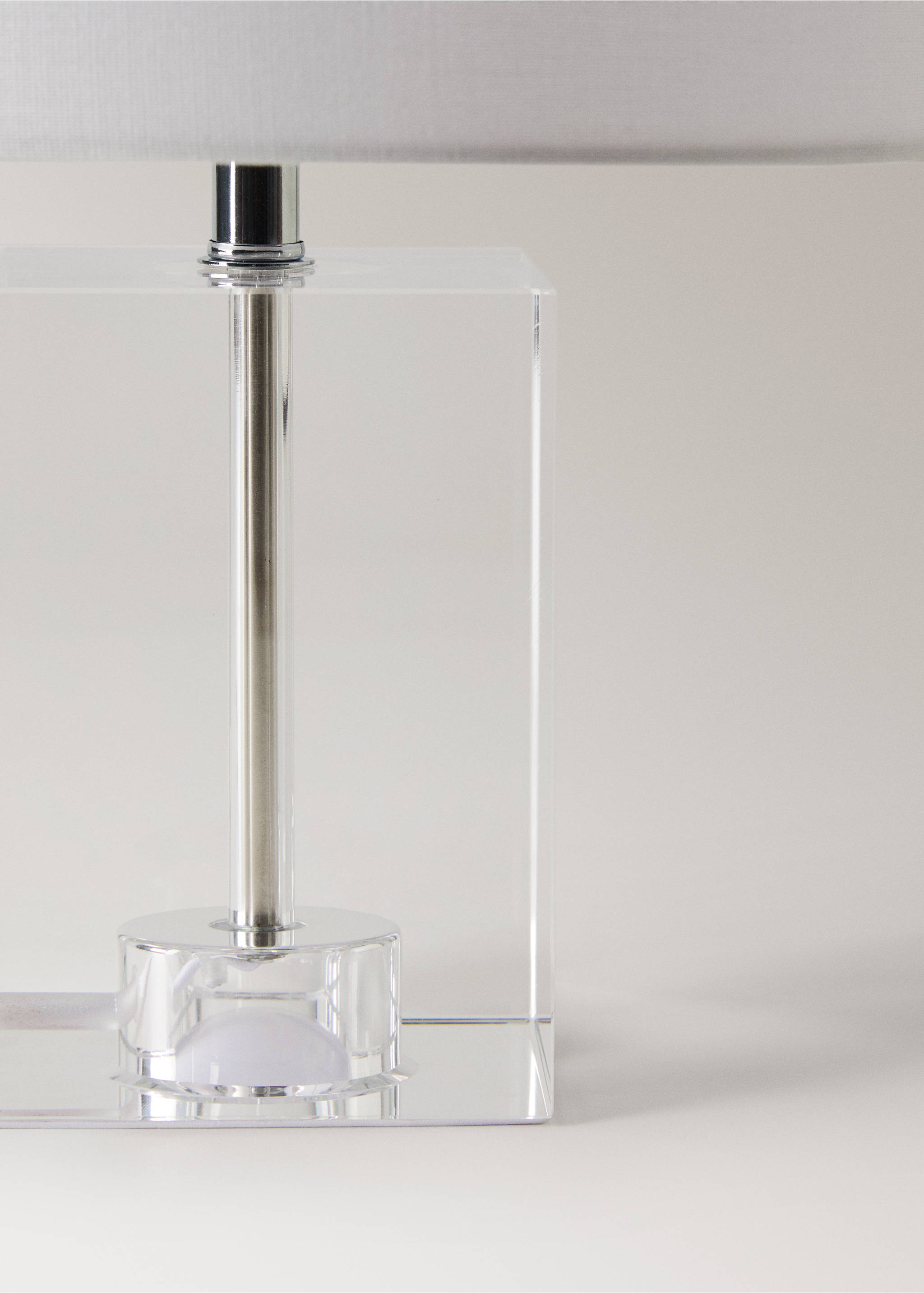 Table lamp with glass base - Details of the article 1, Black. Ref: 37146748-00.