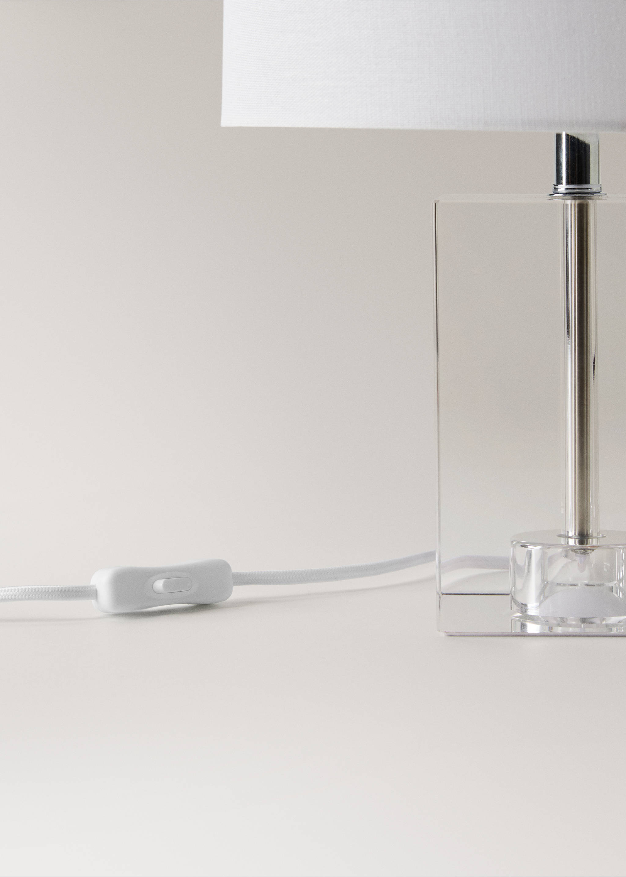Table lamp with glass base - Details of the article 3, Black. Ref: 37146748-00.