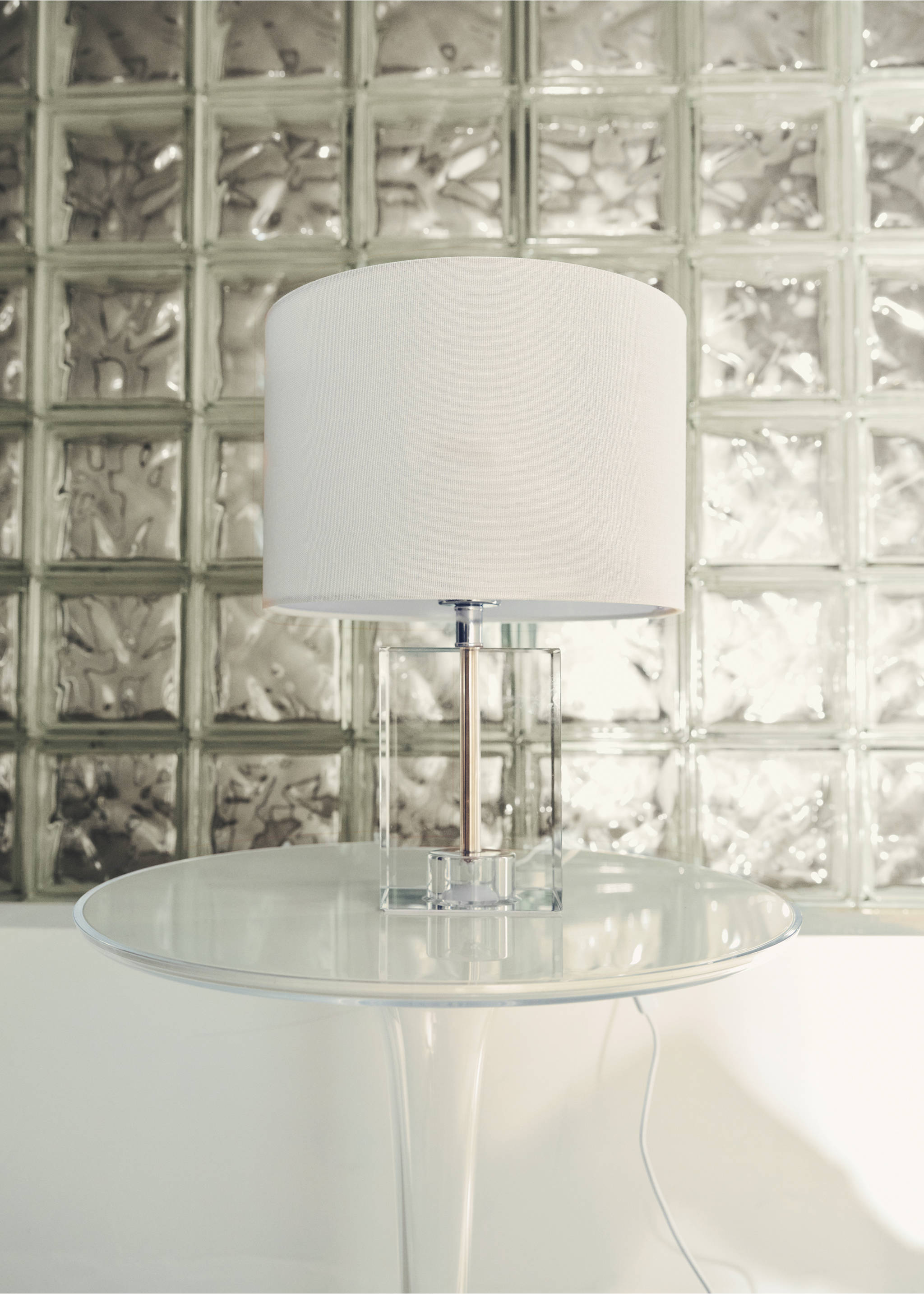 Table lamp with glass base - Details of the article 5, Black. Ref: 37146748-00.