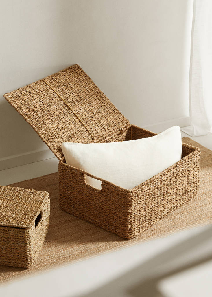 Medium woven basket with lid and handles — Brown