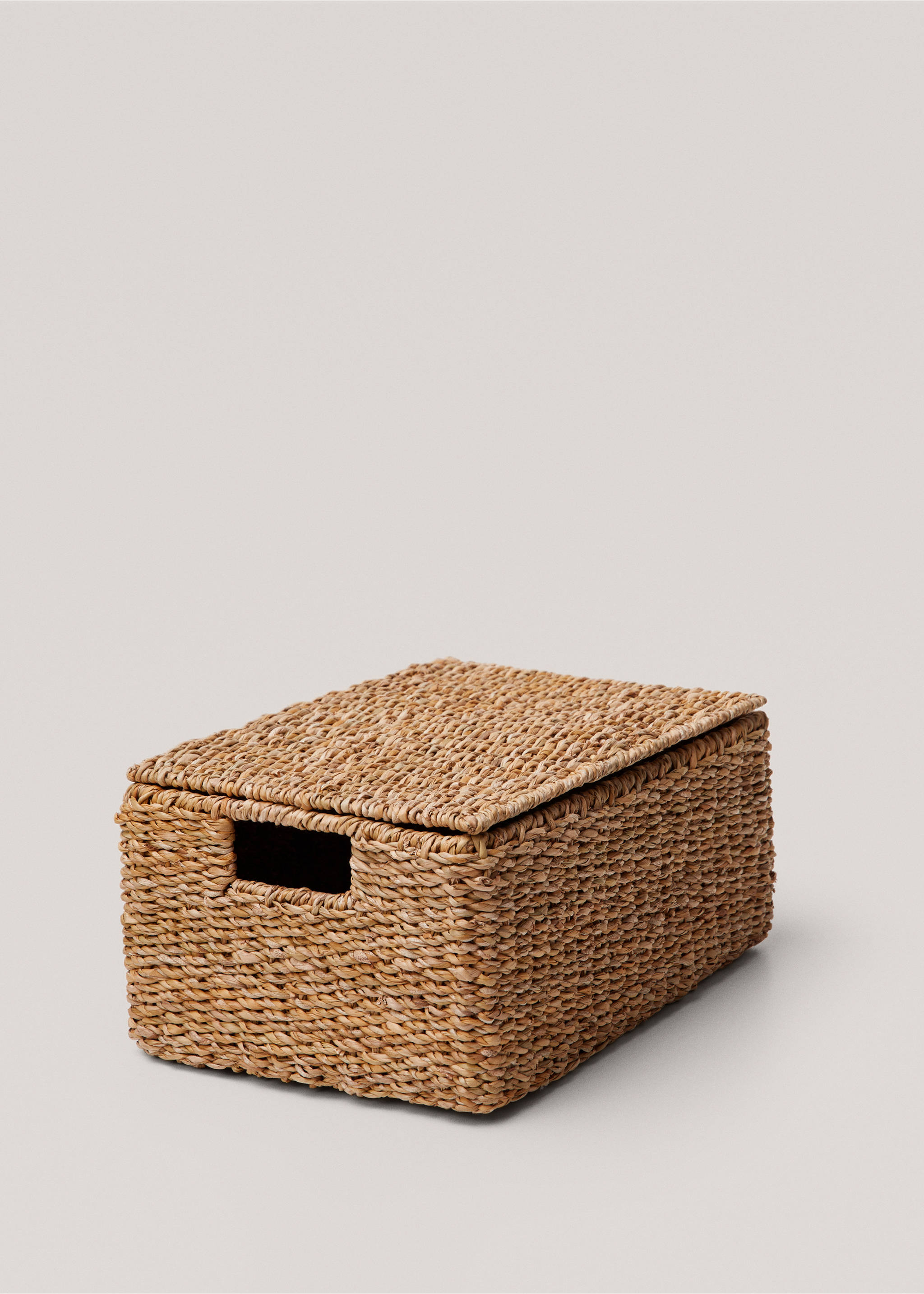 Medium woven basket with lid and handles - Details of the article 1, Brown. Ref: 37151552-00.