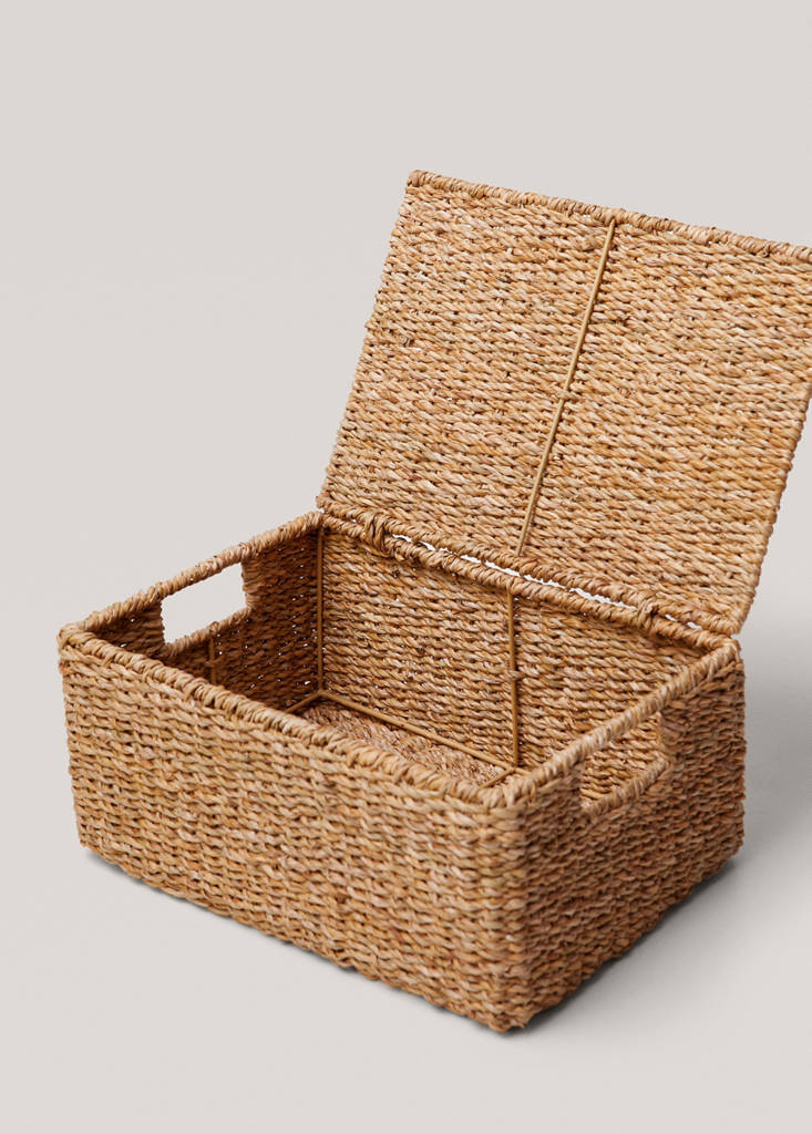 Medium woven basket with lid and handles — Brown