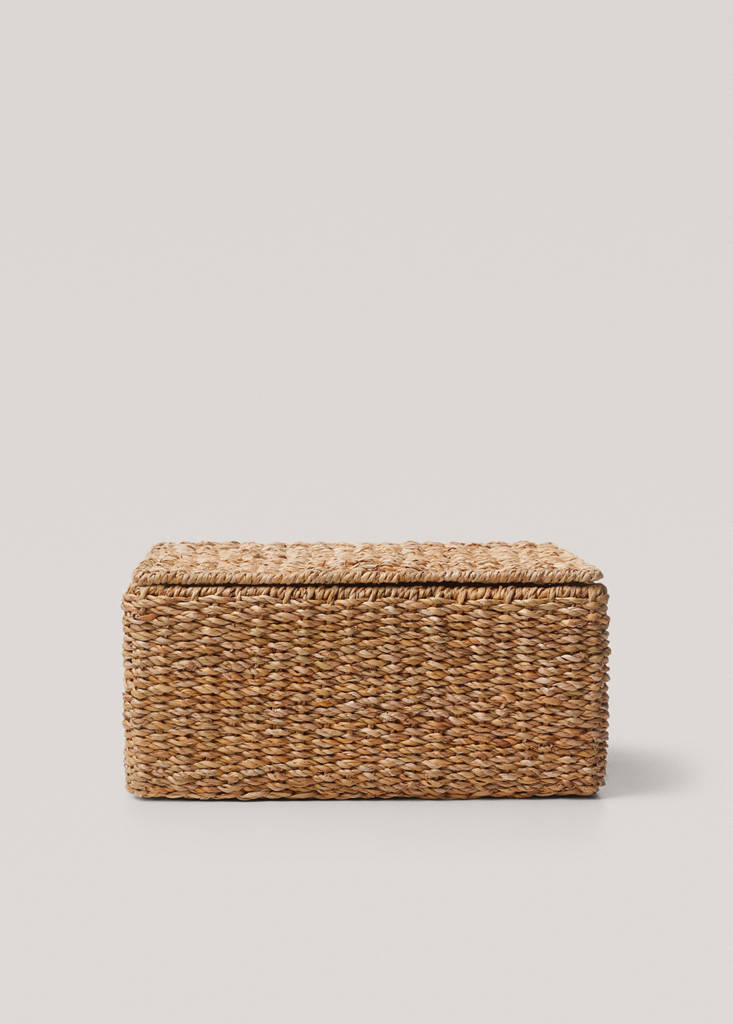 Medium woven basket with lid and handles — Brown
