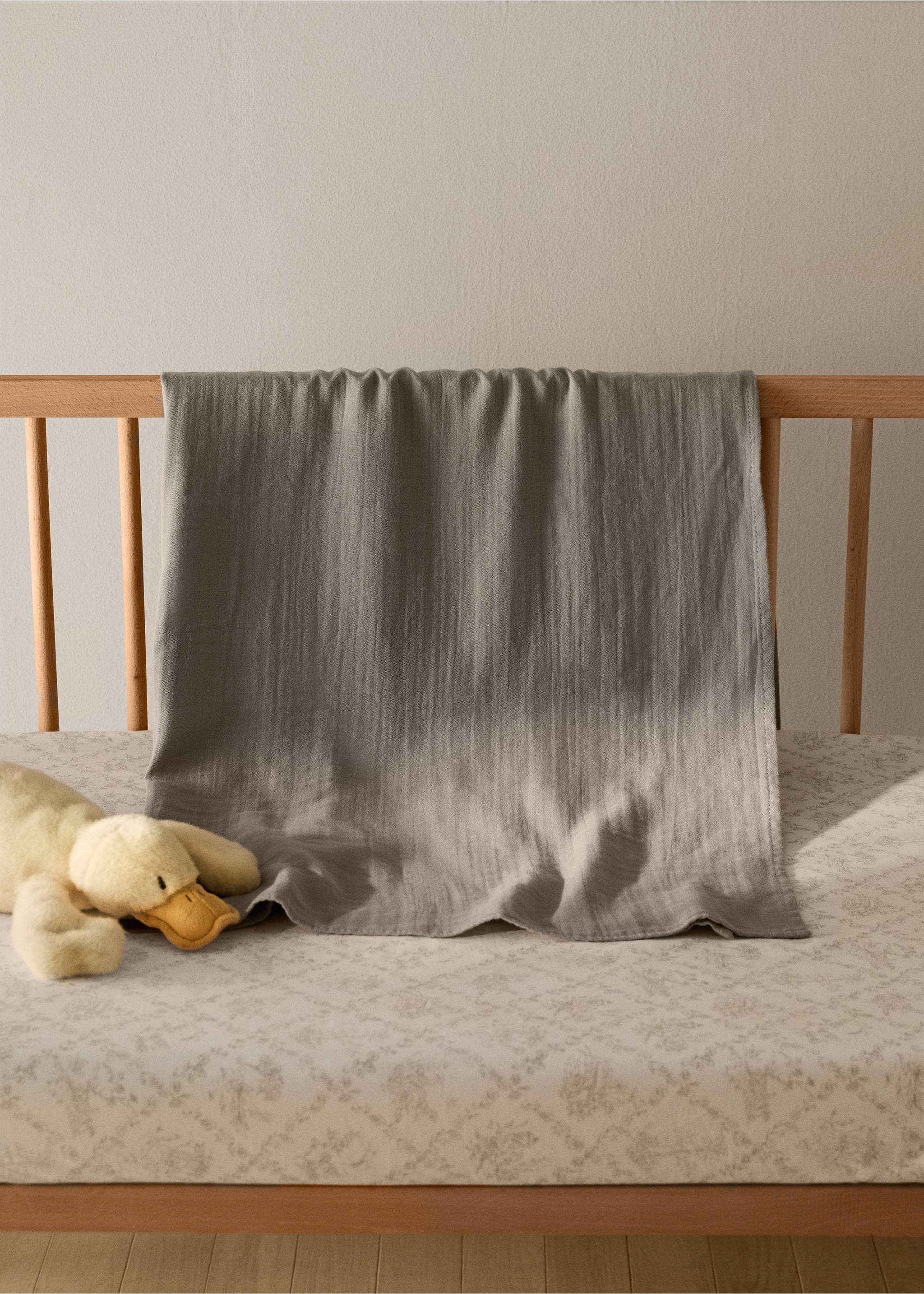 Cotton textured baby swaddle - General plane, Medium Brown. Ref: 37151573-00.