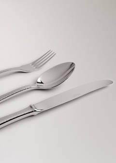 Three-piece hammered stainless steel cutlery set — Grey 2