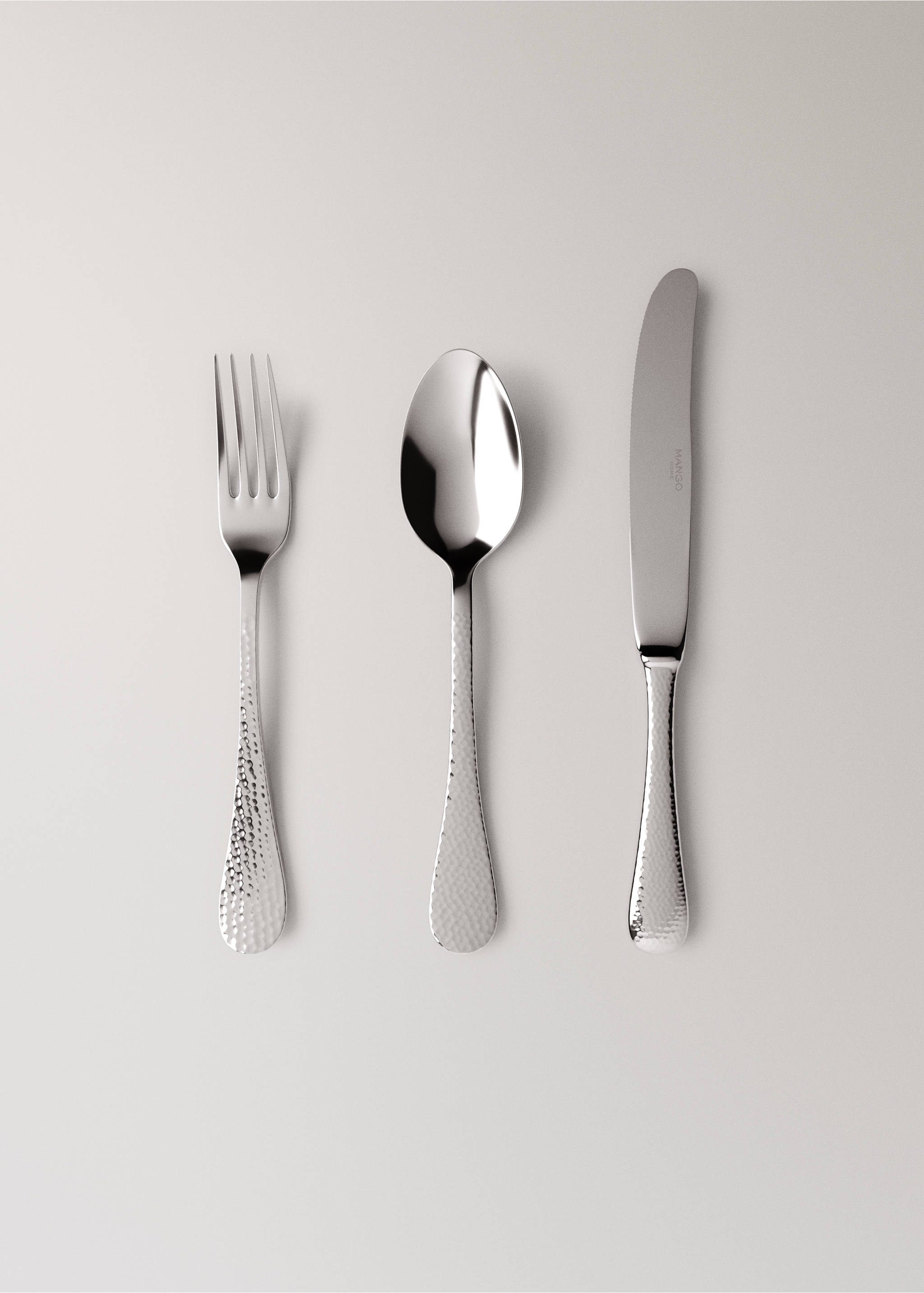 Three-piece hammered stainless steel cutlery set - Article without model, Grey. Ref: 37152037-00.