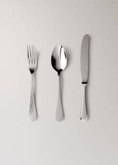 Three-piece hammered stainless steel cutlery set — Grey 6