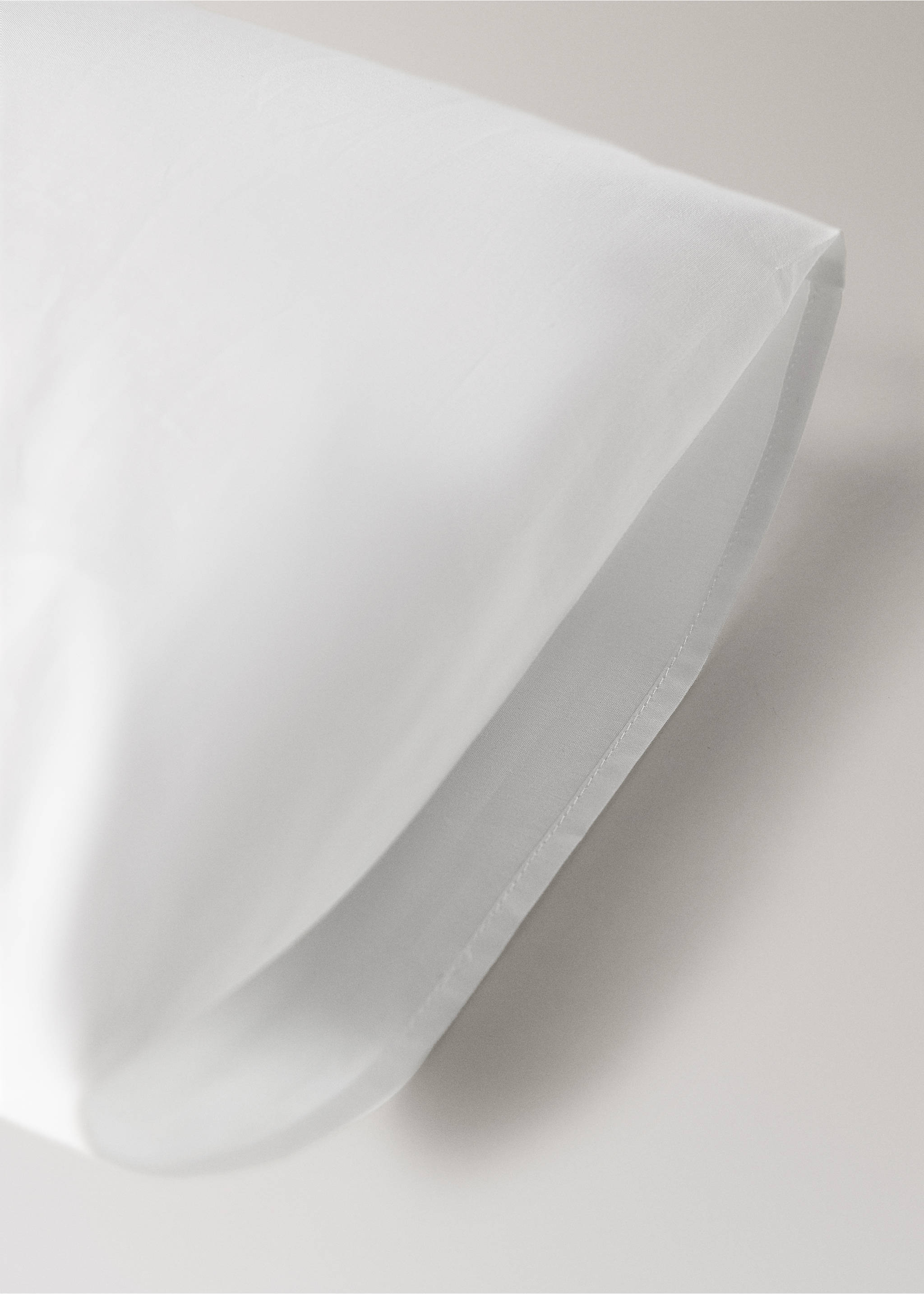 Embroidered top sheet and pillow set with ruffle for cot - Details of the article 3, White. Ref: 37152564-00.