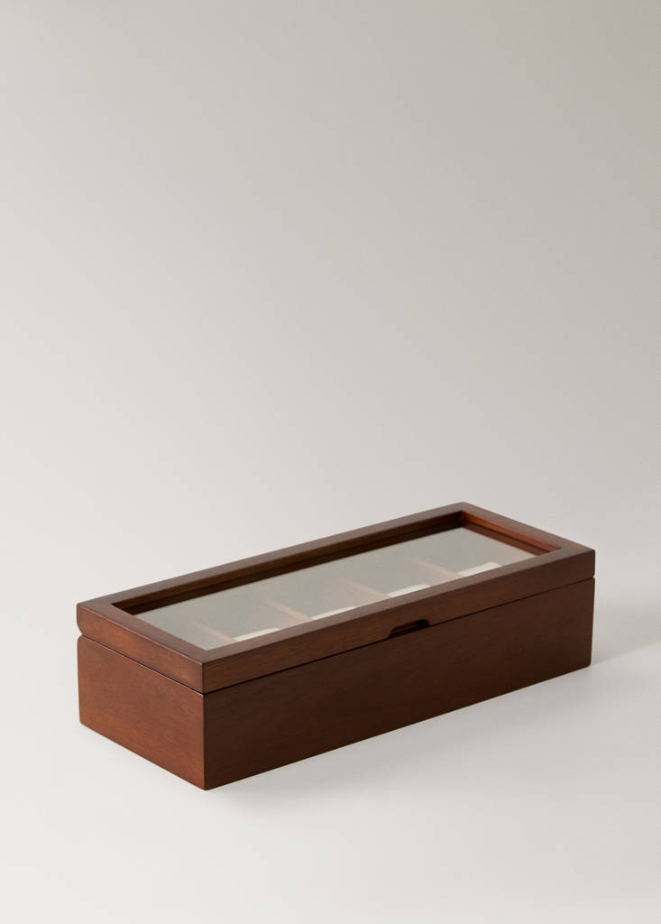 Wooden jewellery box for watches — Brown