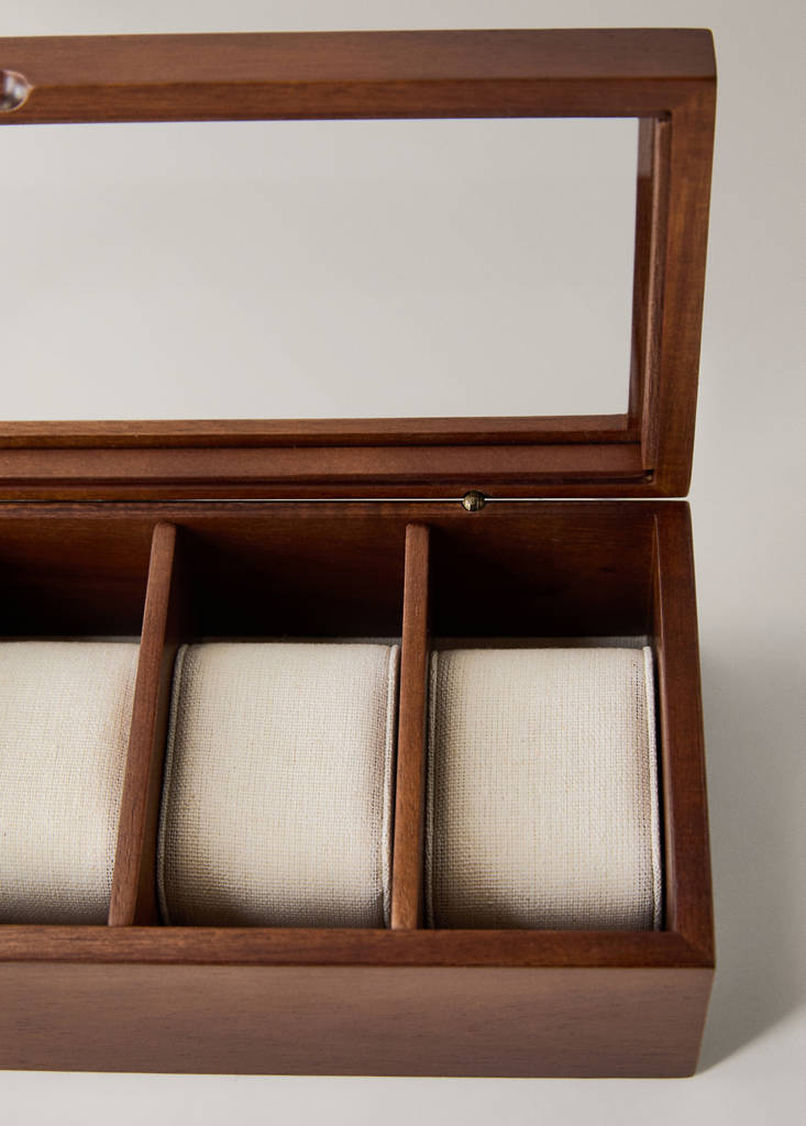 Wooden jewellery box for watches — Brown