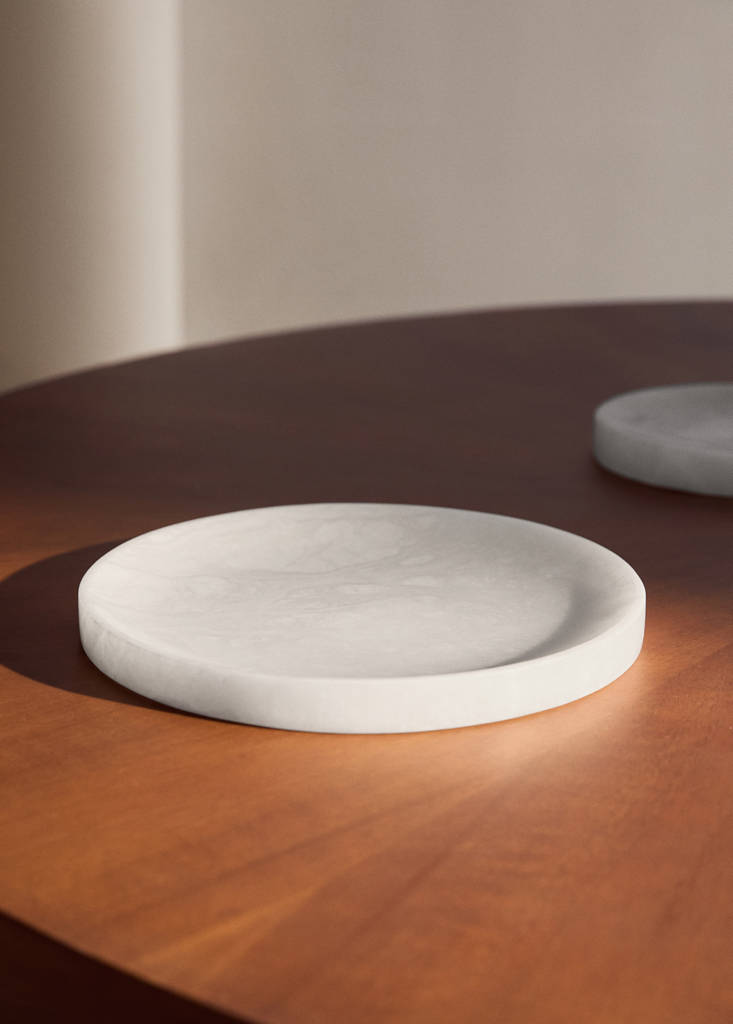 Medium alabaster valet tray — White