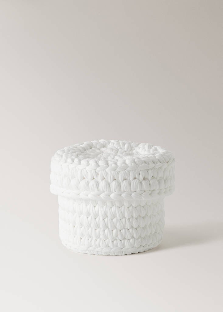 Small round basket with lid — White