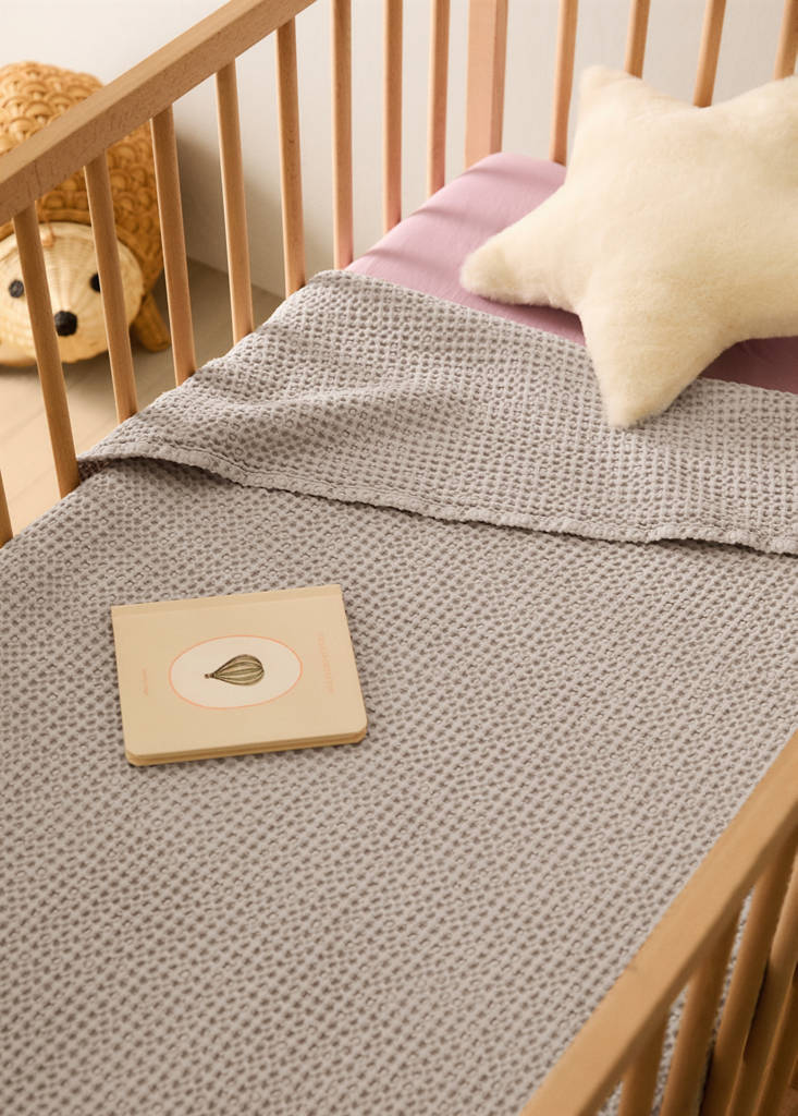 Tagesdecke aus Garment-dyed-Baumwolle für Babybett, Waffel-Piqué,  90/105 cm Bett — Mittelbraun