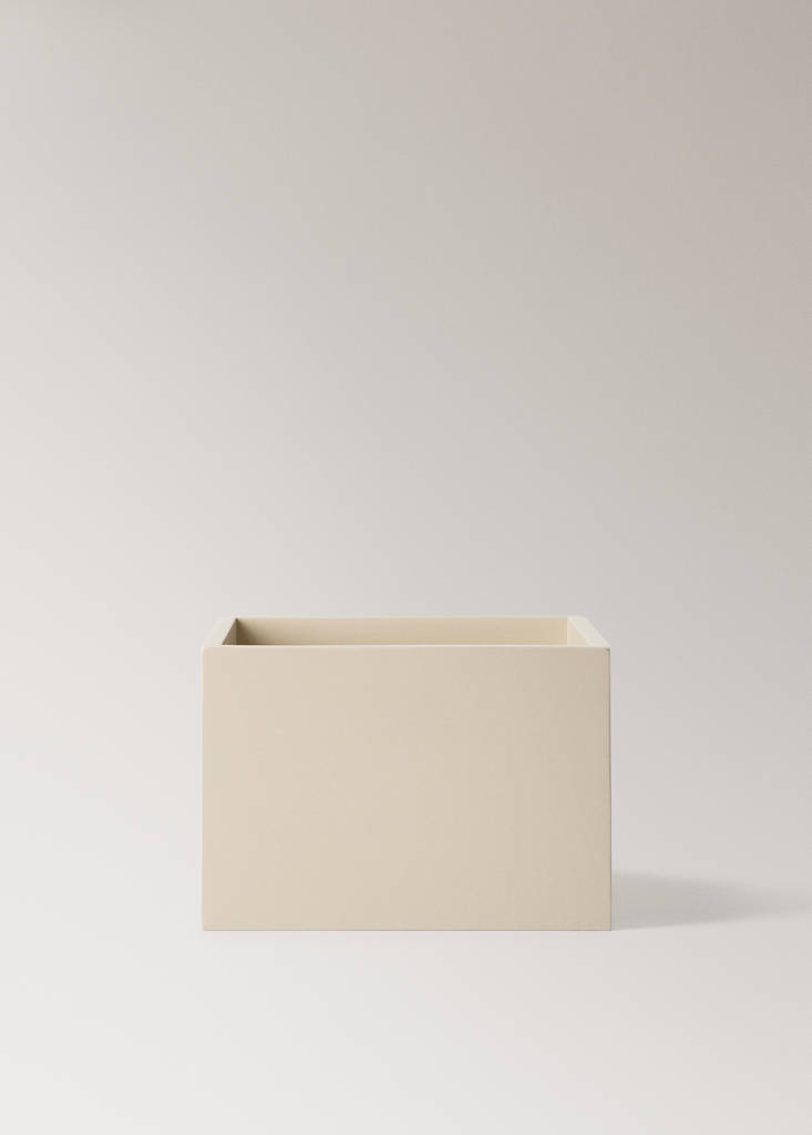 Large coloured children’s box — Ecru
