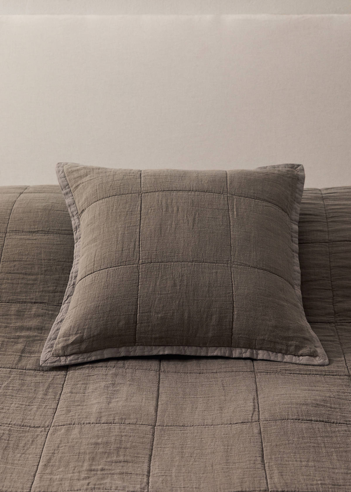 Washed linen large check cushion cover 50x50 cm — Medium Brown