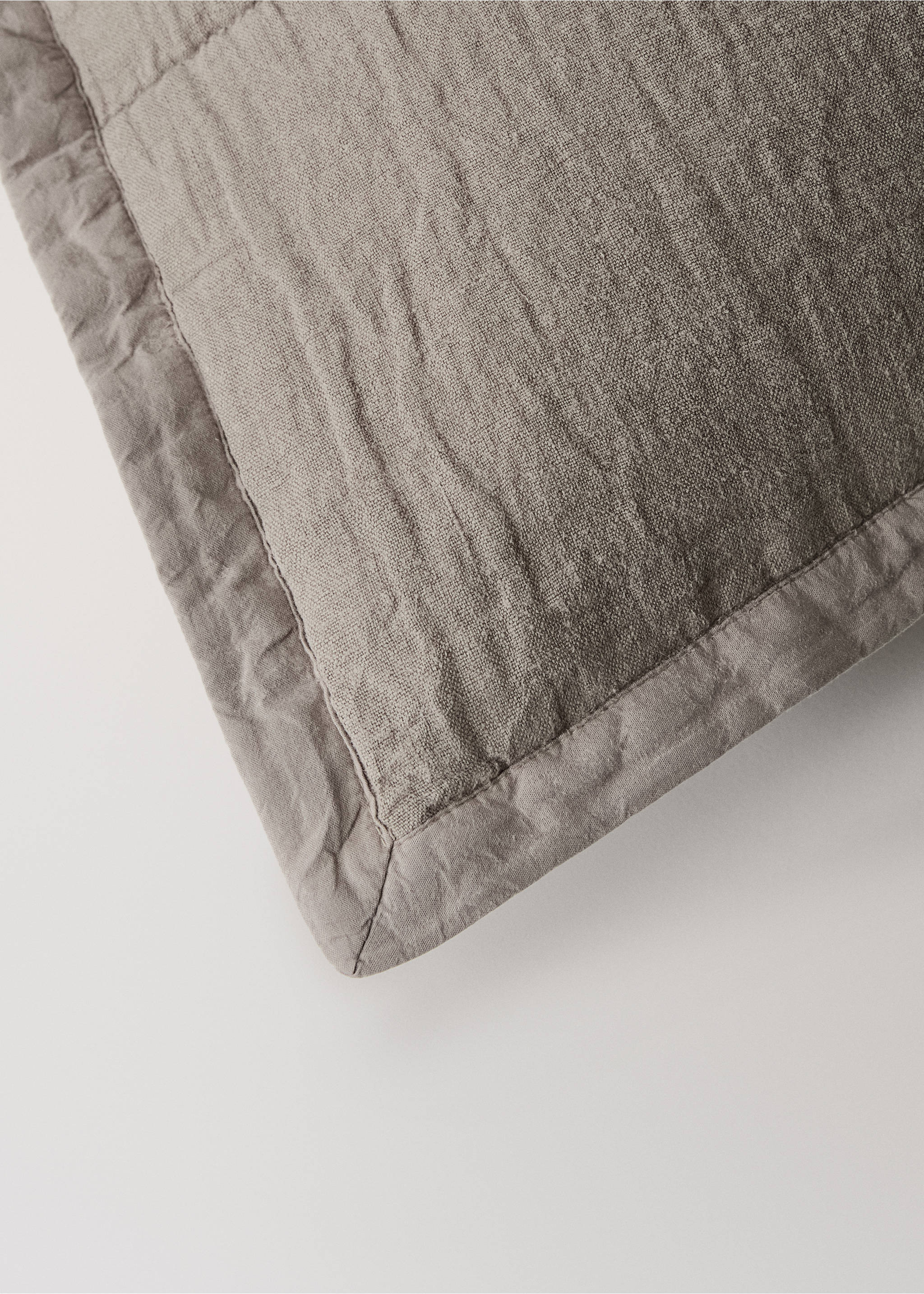 Washed linen large check cushion cover 50x50 cm - Details of the article 2, Medium Brown. Ref: 37171560-00.