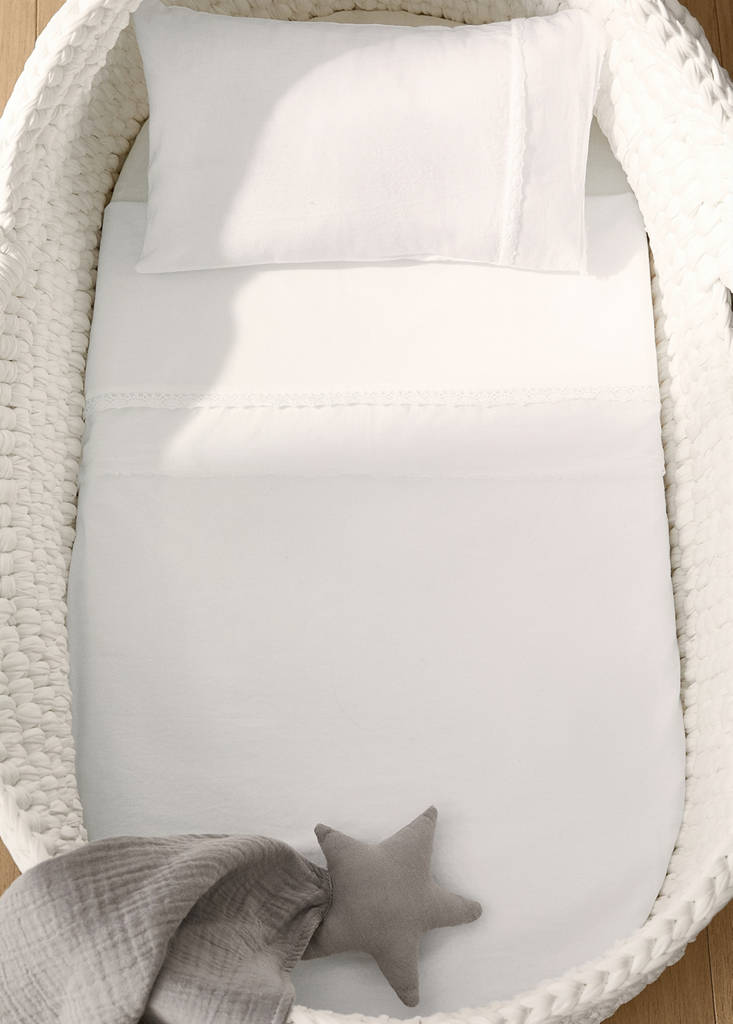 Set of washed cotton top sheet and pillowcase with lace ruffle for mini cot — White