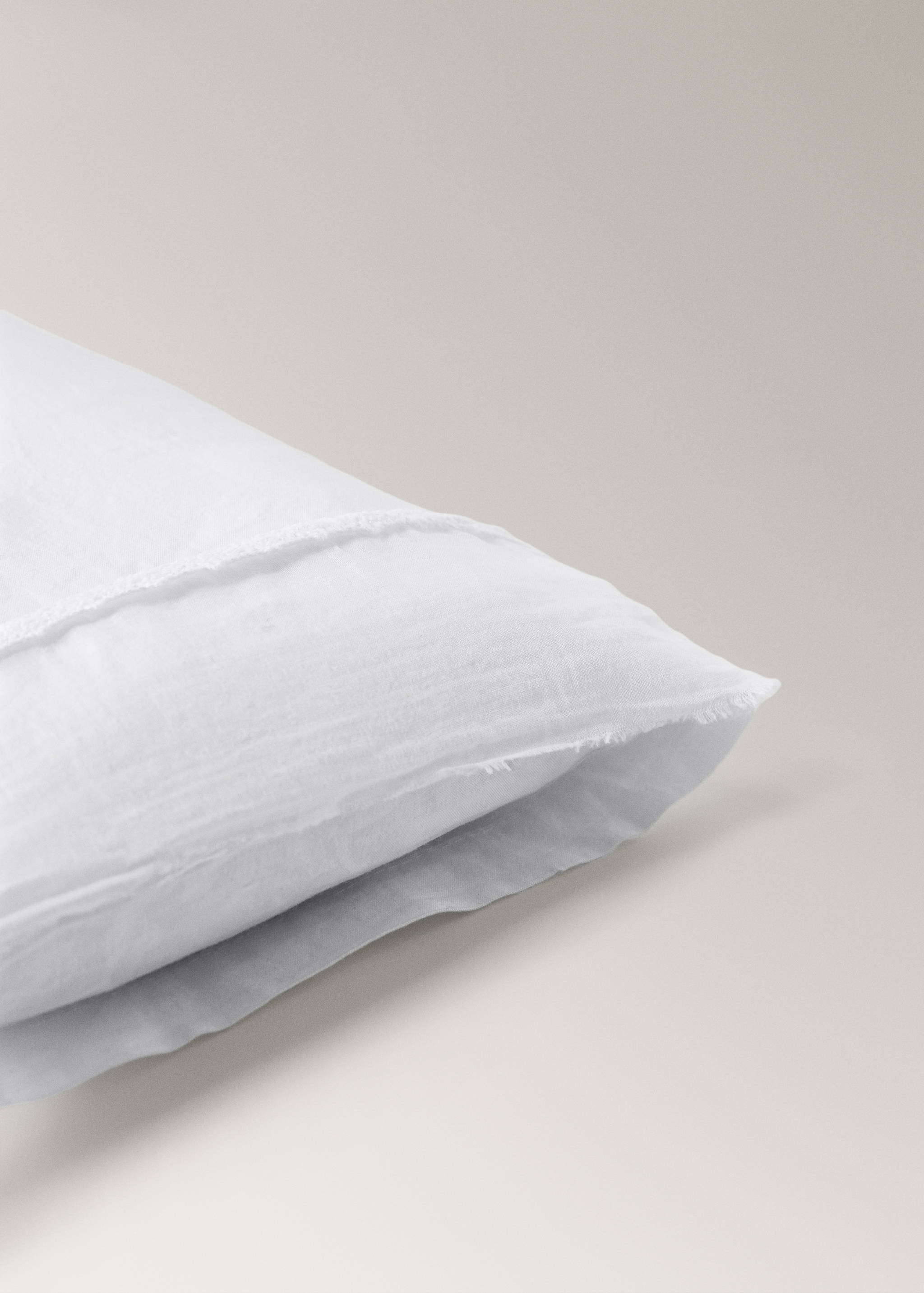 Set of washed cotton top sheet and pillowcase with lace ruffle for mini cot - Details of the article 3