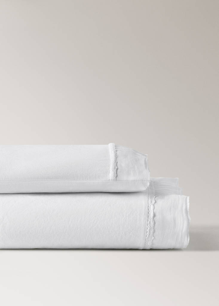 Set of washed cotton top sheet and pillowcase with lace ruffle for mini cot — White